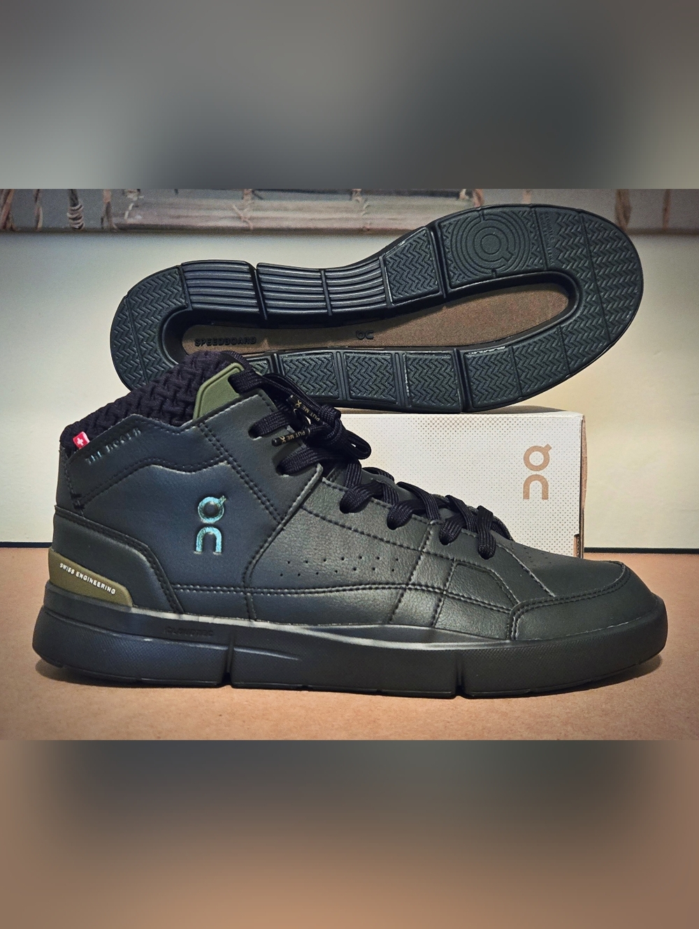 🆕 ON Cloud W's 10.5 - Roger Clubhouse Sensa Mid Sneaker - Black - MSRP $170